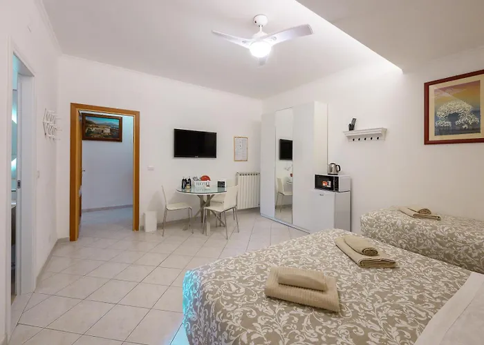 Triple A Few Steps From Tiber 4*